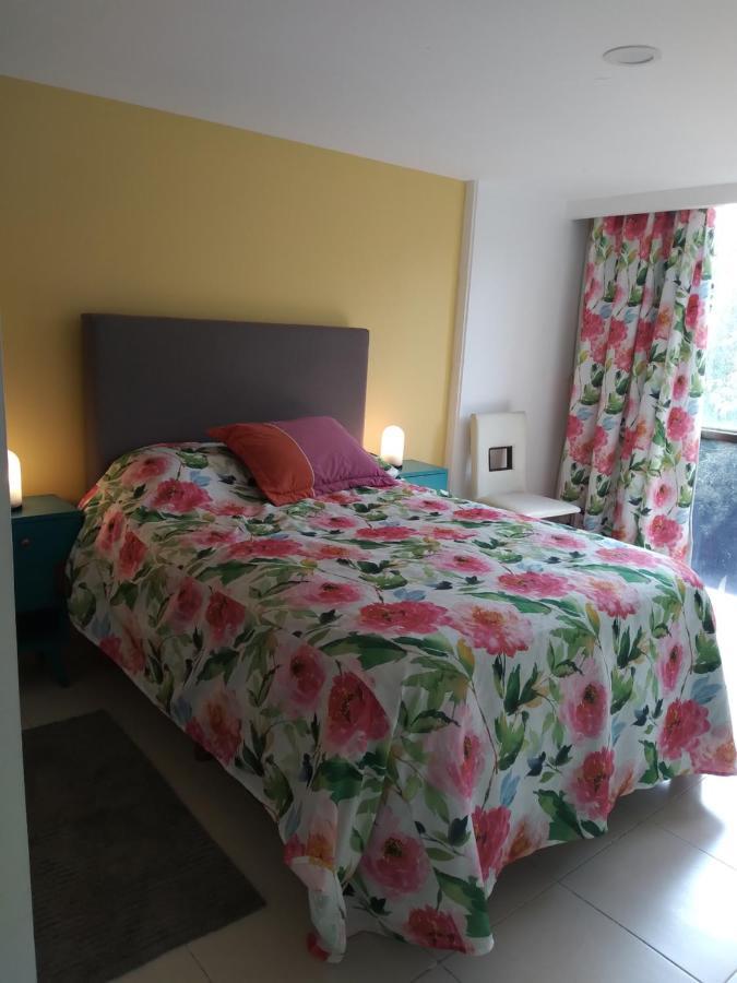 Charming Sunny Bedroom Overlooking Beautiful Amsterdam Avenue In Best Condesa Area Mexico City Exterior photo